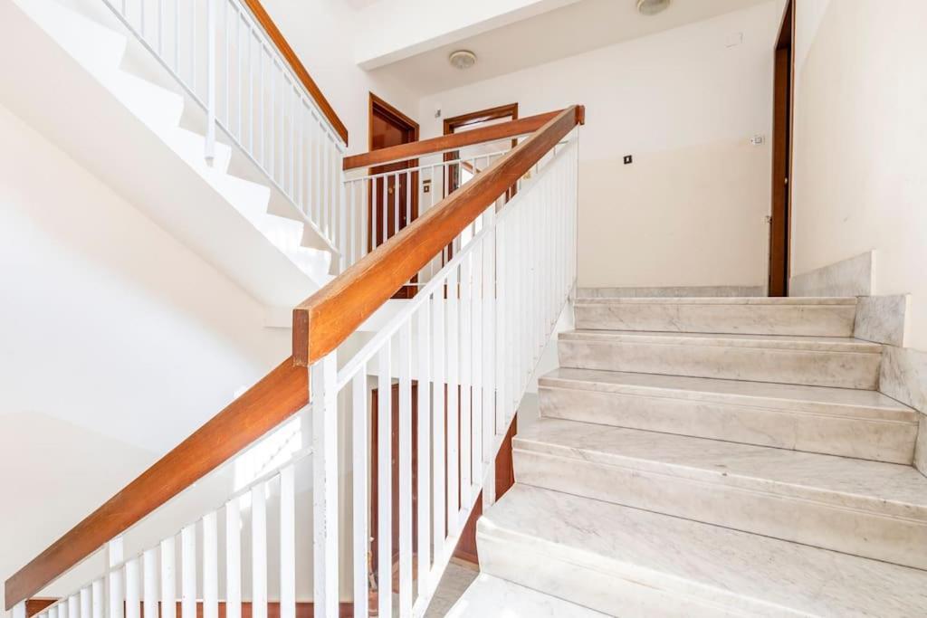 Casa Etruschi - Appartamento Con Posto Auto Livourne Extérieur photo